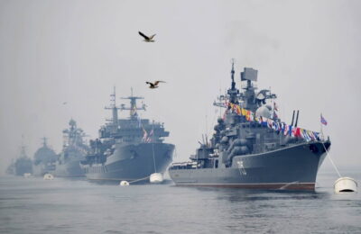 Rușii își „încordează mușchii” în Marea Neagră, în timp ce NATO derulează exerciții militare