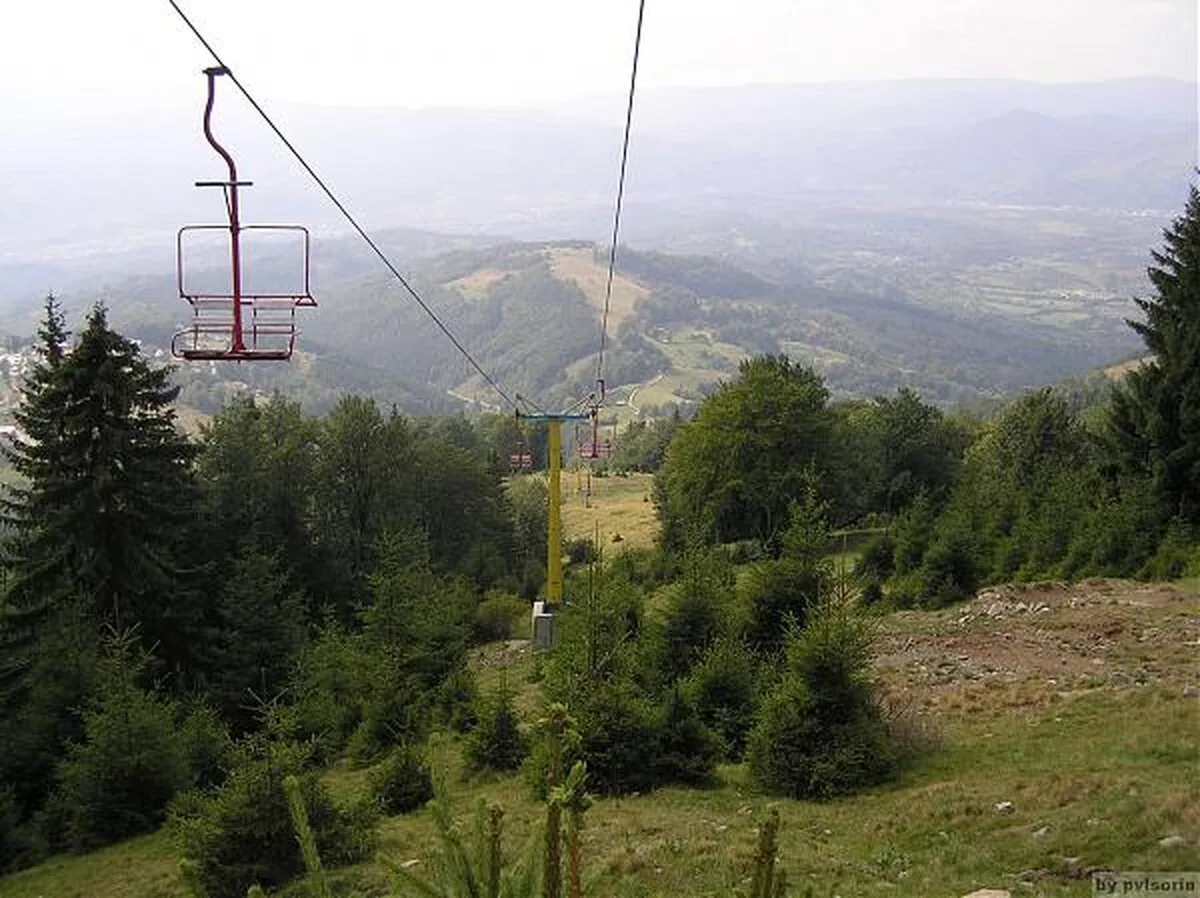 Un bărbat a murit după ce a căzut din telescaun, în staţiunea Parâng