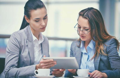 Lipsa femeilor în funcțiile de conducere, cauzată de pandemia de Covid, susțin firmele