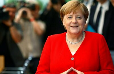 Angela Merkel, ceremonie fabuloasă la plecarea din funcţie.
