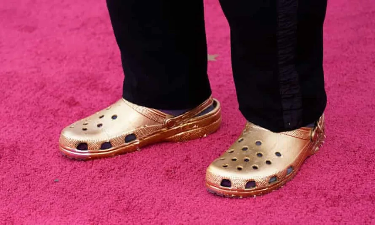 Vânzările saboților Crocs cresc în ritmul modei