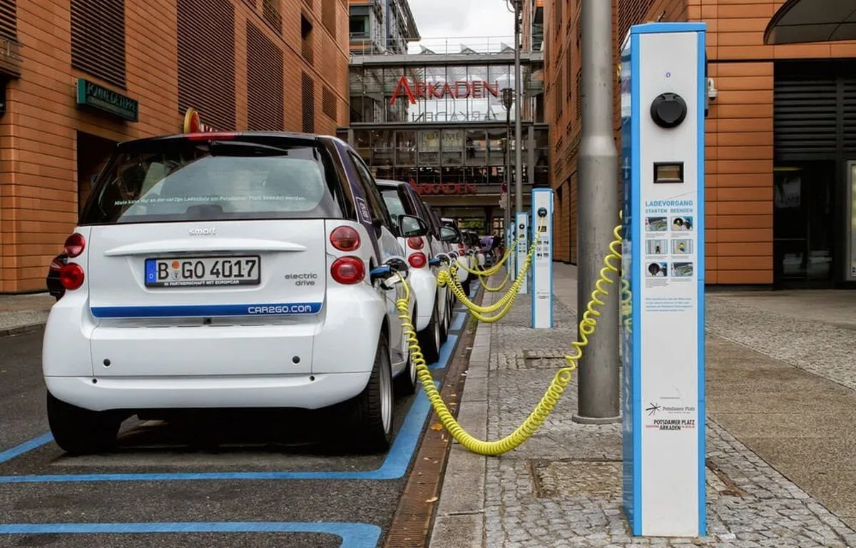 Germania îşi va atinge luna aceasta obiectivul de un milion de automobile electrice pe şosele