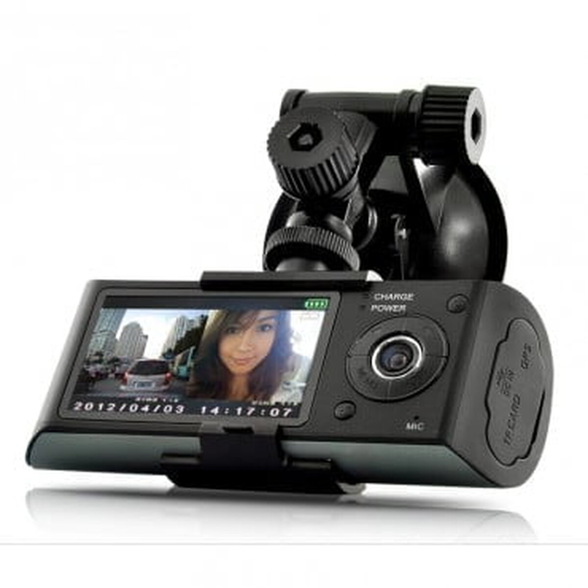 Din ce in ce mai multi soferi folosesc o camera auto atunci cand conduc