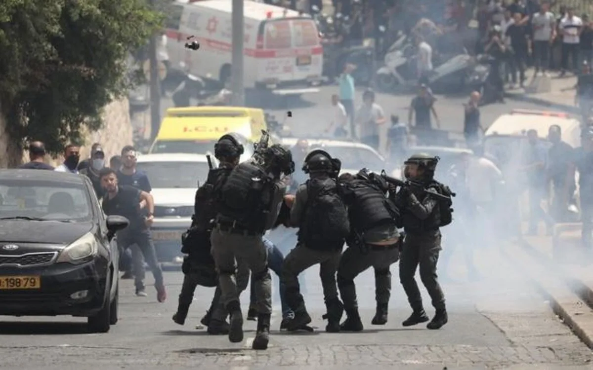Trupele israeliene se adună de-a lungul frontierei Gaza, în mijlocul focului de rachete și al atacurilor aeriene