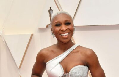 Cynthia Erivo a strălucit într-o ținută argintie marca Louis Vuitton la premiile Grammy 2021