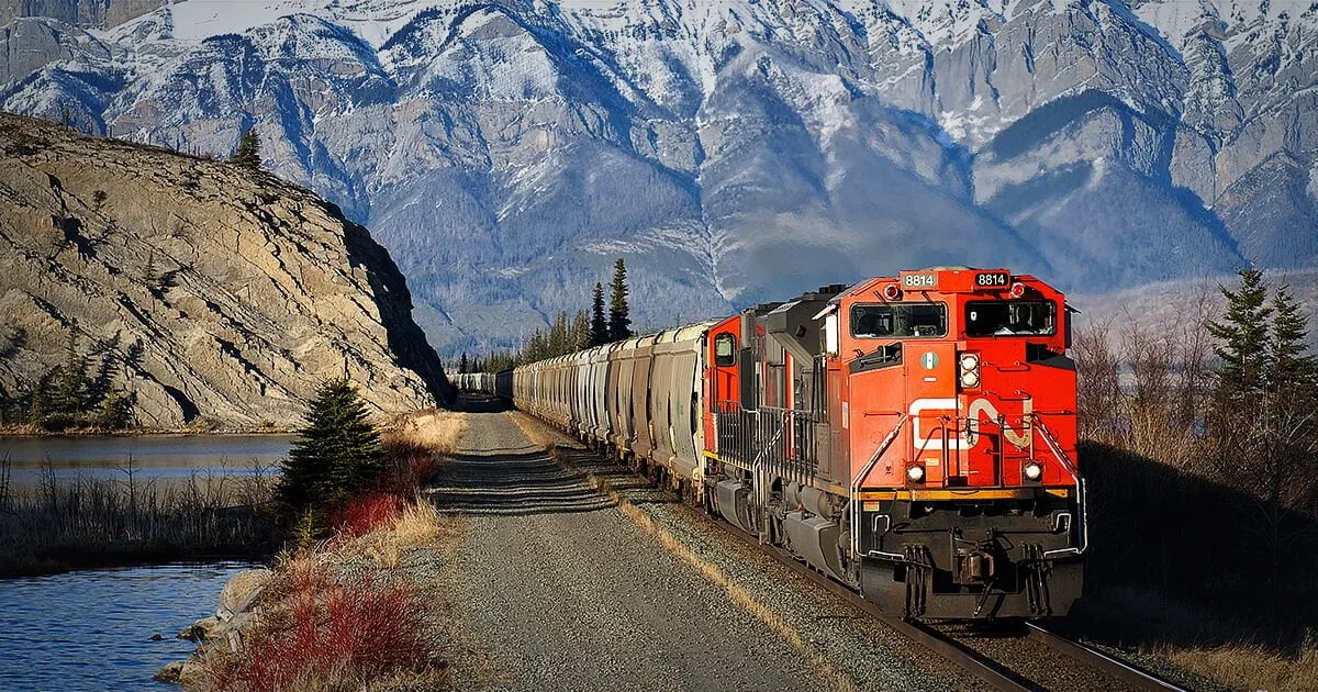 Kansas City Southern spune că va discuta cu ofertantul rival CN Railway, în timp ce CP Railway primește decizia de reglementare