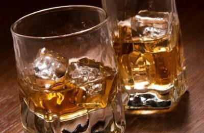 Parlamentarii americani o îndeamnă pe reprezentanta Katherine Tai să solicite eliminarea tarifelor pentru whisky din Marea Britanie și UE