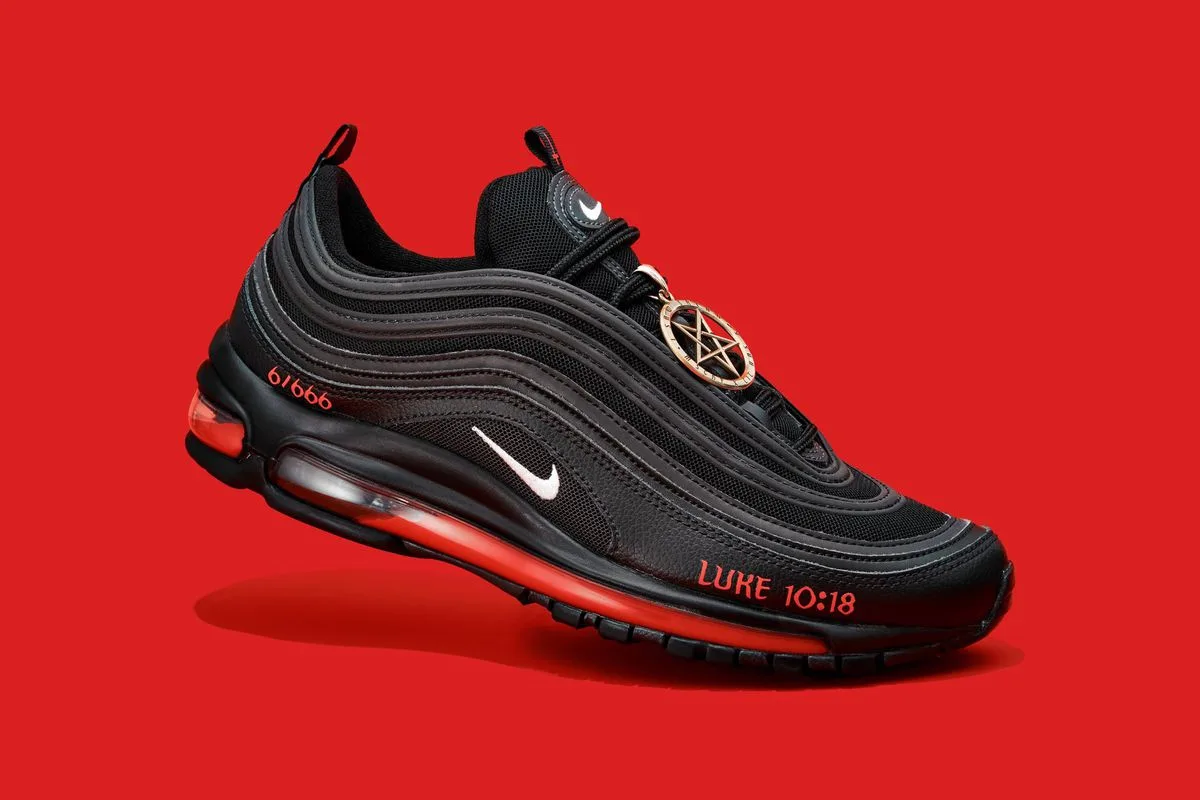 Nike câștigă procesul pentru „Încălțămintea Satanică” cu sânge uman