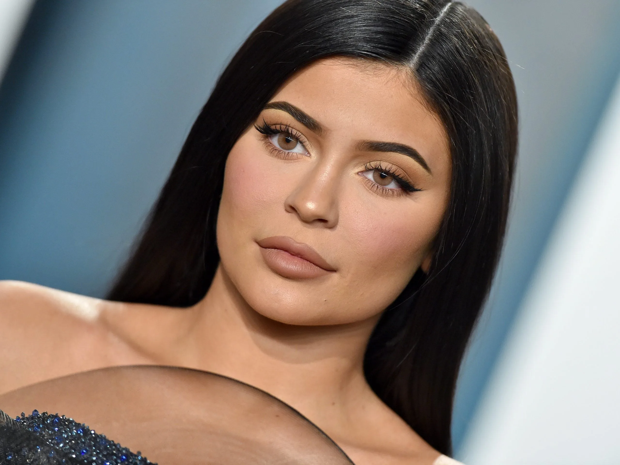 Kylie Jenner donează 500.000 de dolari pentru a ajuta pacienții adolescenți cu cancer în onoarea prietenului său Harry Hudson