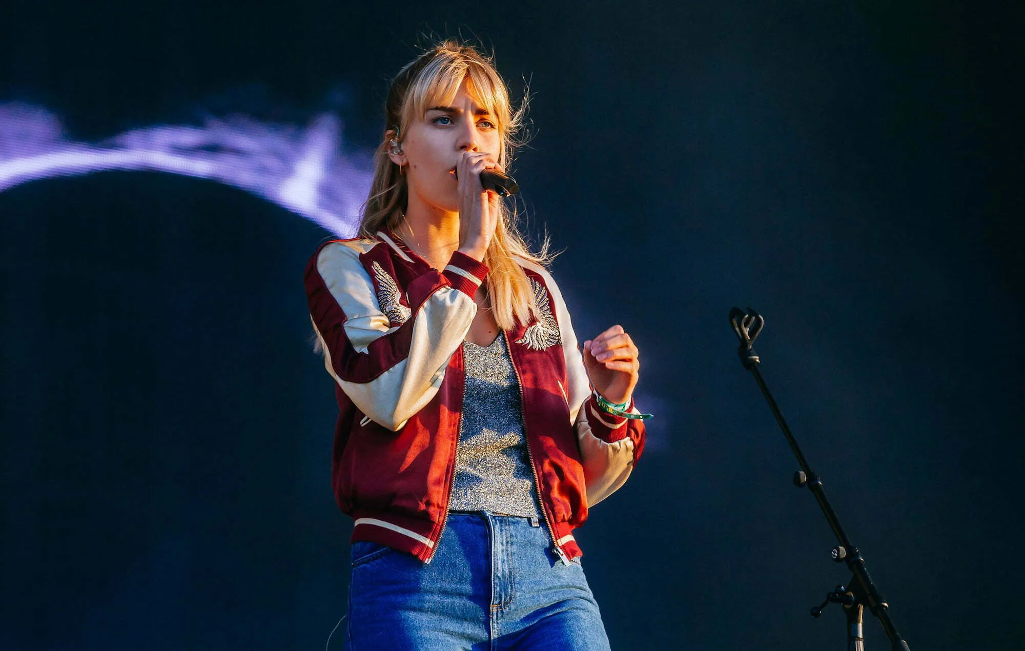 Cântăreața formației London Grammar, experiențe neplăcute în industria muzicală: „Bărbaților nu li se spunea ce să poarte, așa că mie de ce să mi se spună?”