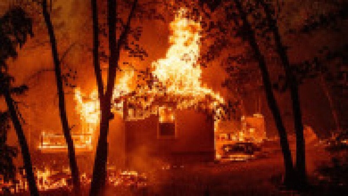 Incendiu devastator în SUA. Un oraș a fost mistuit de flăcări, în doar câteva ore