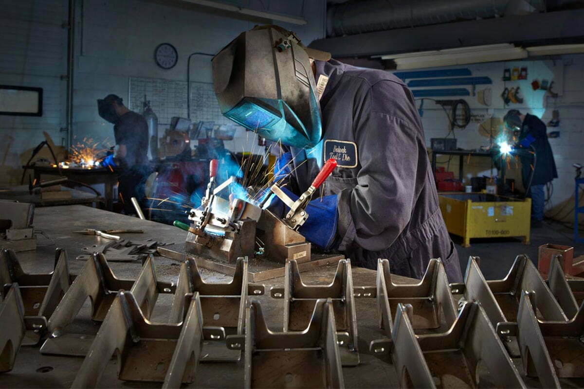 Confectii Mester Metal – cea mai buna solutie in materie de confectii metalice!