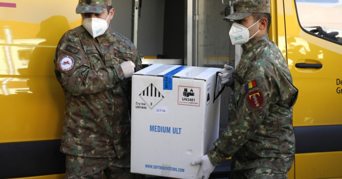 O nouă tranşă de vaccin de la Pfizer BioNTech soseşte în România