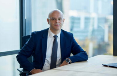 Platforma de monitorizare a politicilor de finanțare sustenabilă creată de către Mazars și OMFIF urmărește progresele globale în materie de reglementare a sustenabilității