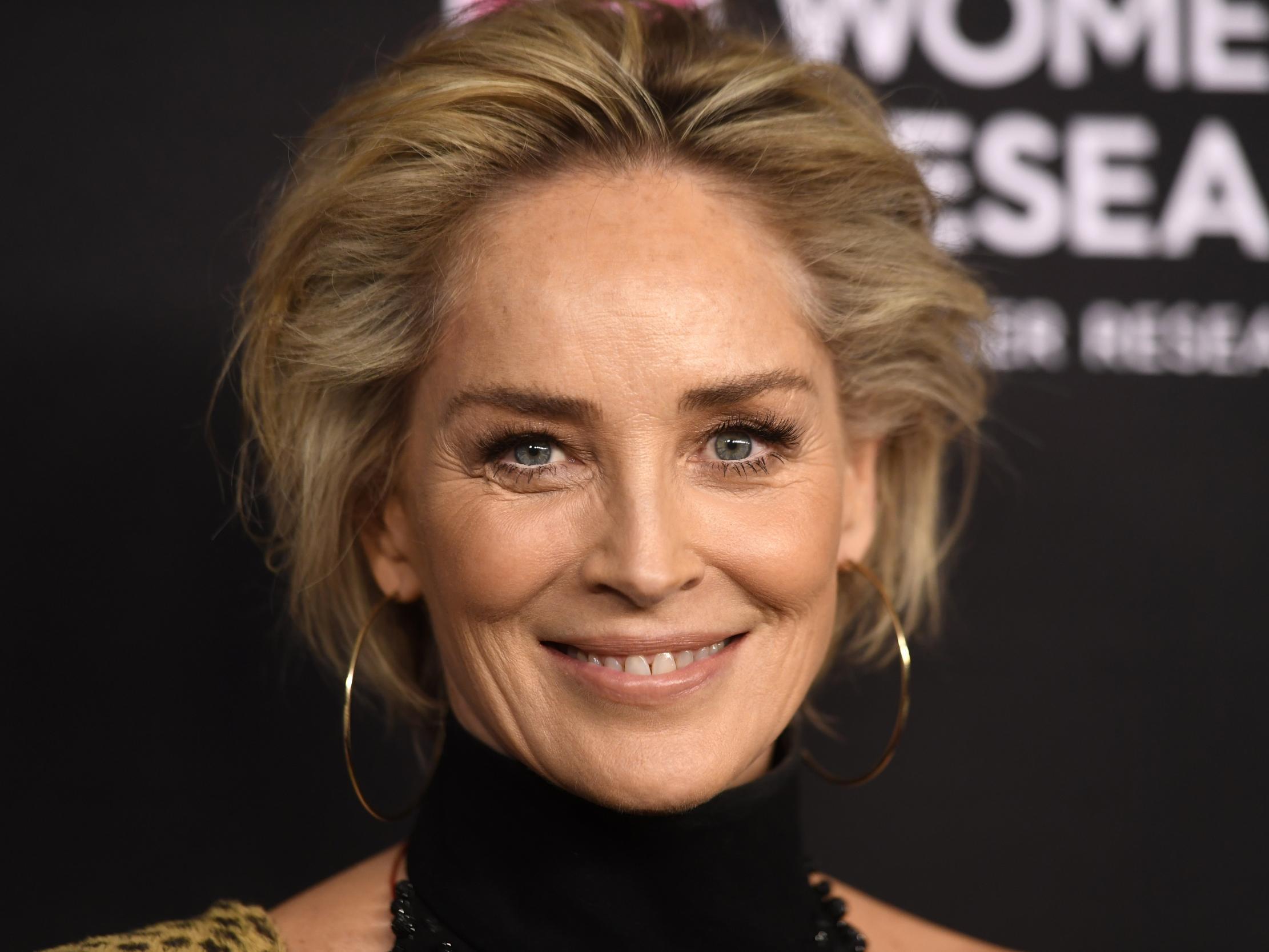 Sharon Stone spune că ea și sora ei au decis „împreună” să dezvăluie că au fost abuzate sexual, în noua ei carte