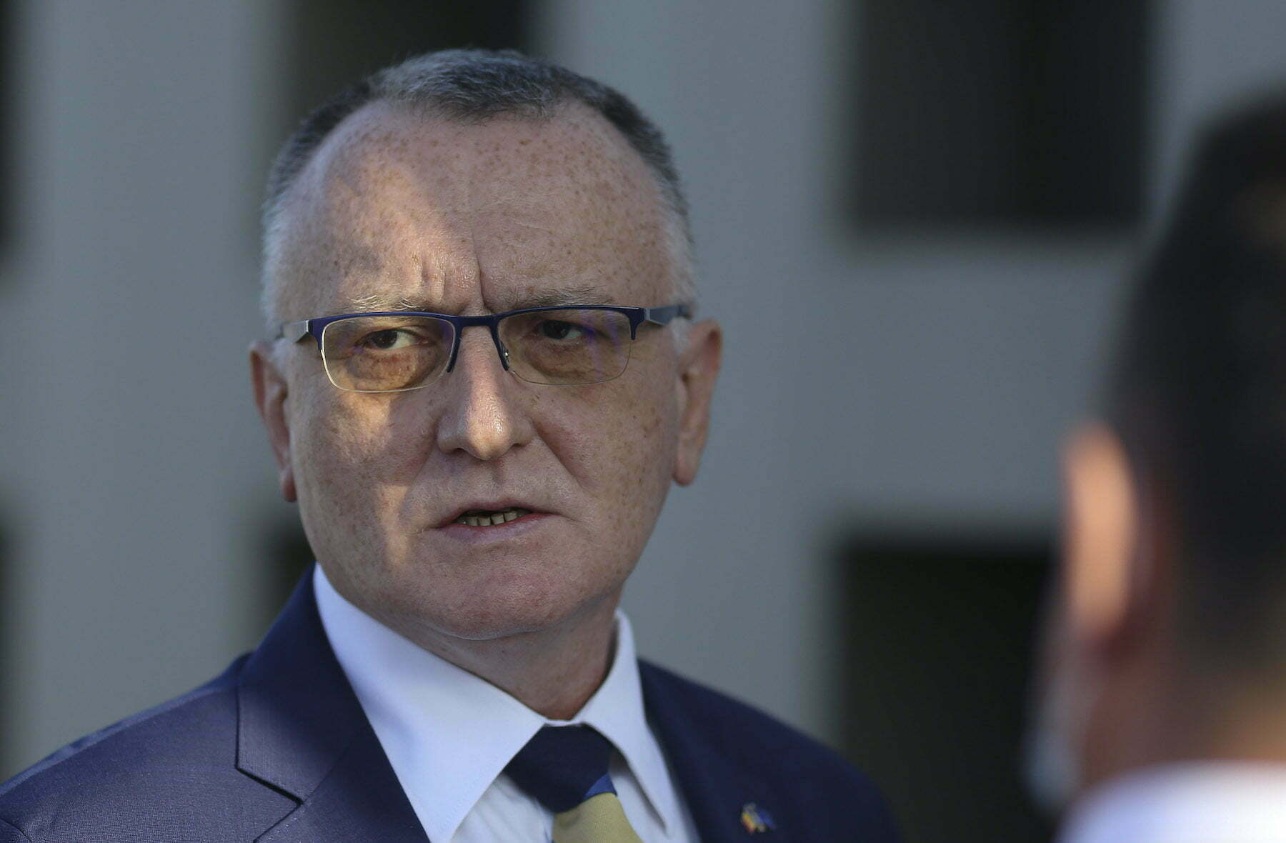 Elevii de peste 12 și copiii de creșă ar putea merge la școală și în cazul unei incidențe de peste 6