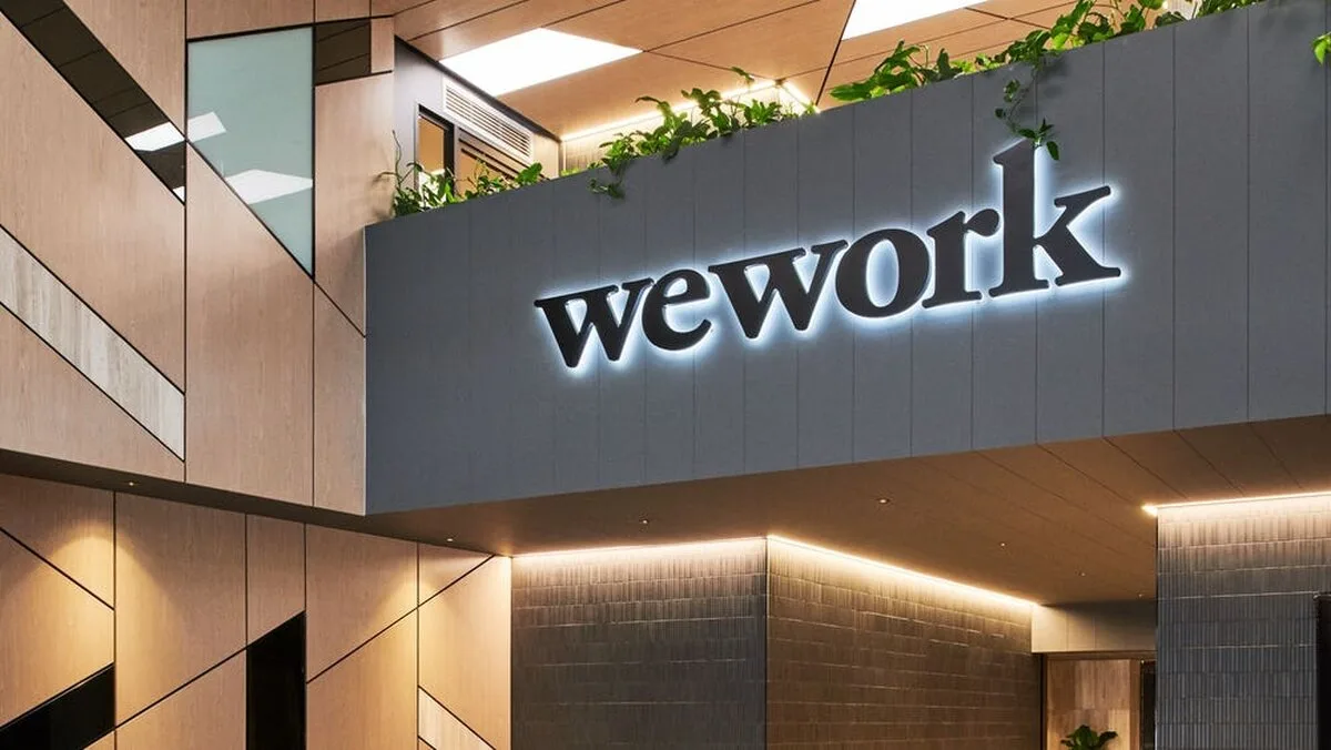 WeWork raportează pierderi de 2 miliarde de dolari înainte de debutul pe piața bursieră