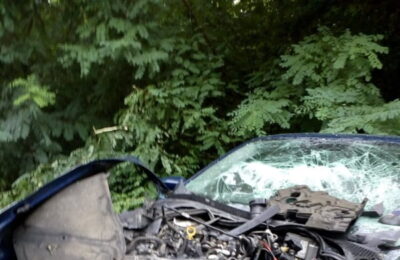 4 persoane rănite în urma coliziunii dintre două autovehicule; un şofer, cetăţean francez, era băut