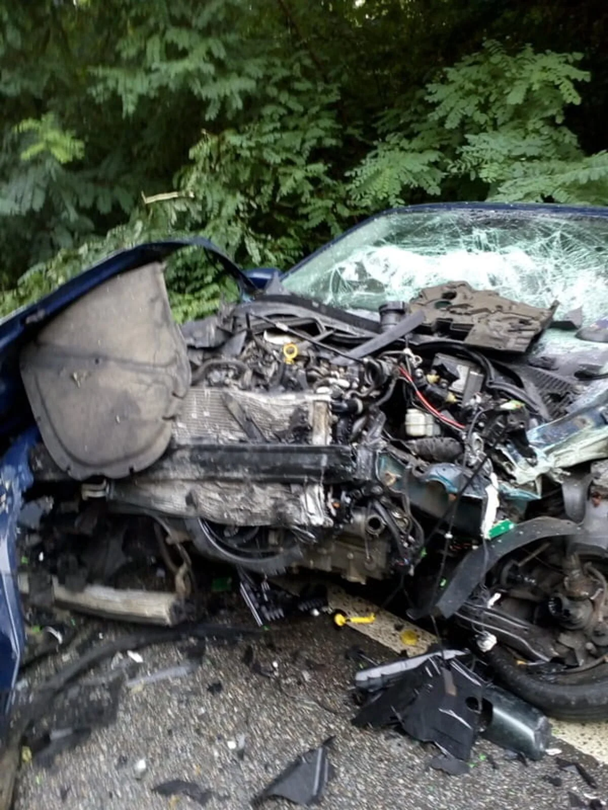 4 persoane rănite în urma coliziunii dintre două autovehicule; un şofer, cetăţean francez, era băut