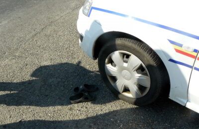 În Galaţi o tânără a fost rănită pe trecerea de pietoni de un autoturism condus de o femeie