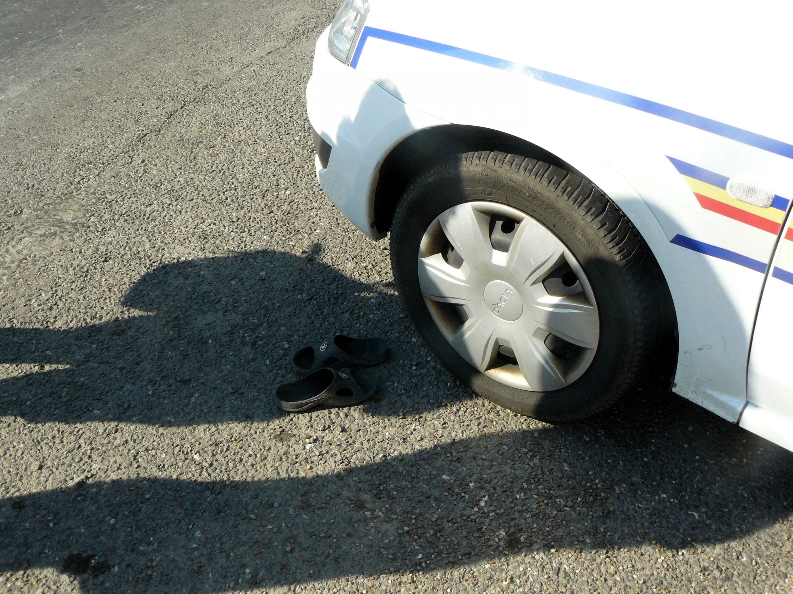 În Galaţi o tânără a fost rănită pe trecerea de pietoni de un autoturism condus de o femeie