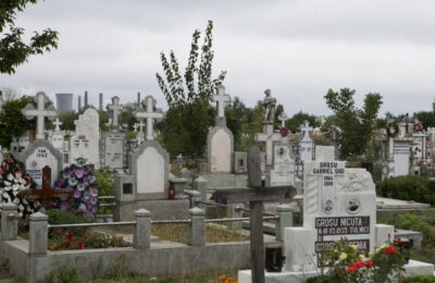 Ingropi mortul daca aduci groparii tăi,