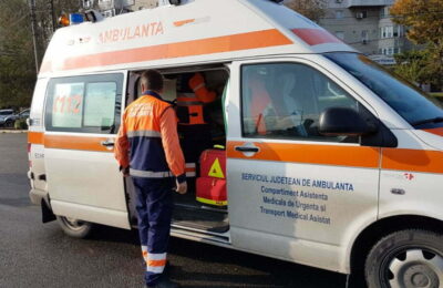 Trei ambulanţe intervin la o tabără în Cheia, unde 8 copii şi însoţitoarea lor au acuzat stări de rău