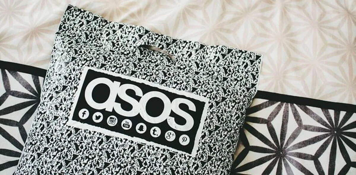Firma de modă Asos câștigă 1,5 milioane de clienți în șase luni