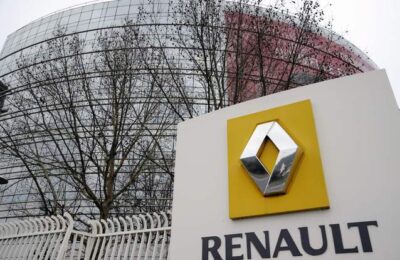 Renault face concedieri şi reduce producţia, din cauza deficitului de semiconductori