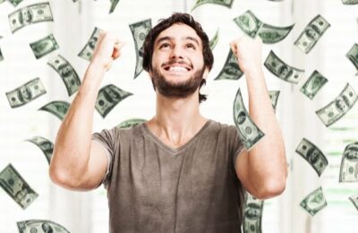 Dolarul american a depășit pragul de 5 lei pentru prima dată în istorie