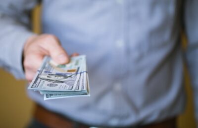 Salariul minim Salariul minim 2026: mărirea pe care o simt mai mult statul și firma, nu angajatul