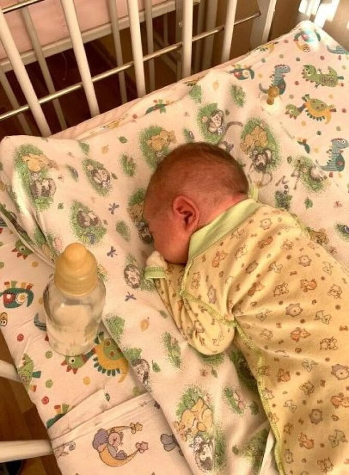 Bebeluș de 3 zile abandonat într-o cutie de carton, la – 20 de grade,
