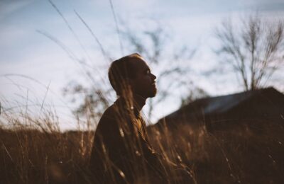 De ce să-ți iei o cabană la munte și cum să o transformi într-un cămin temporar primitor