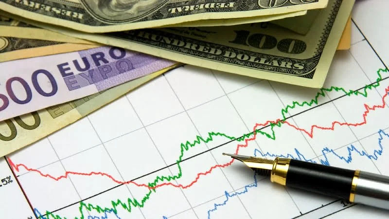 Curs valutar, 6 octombrie. Leul îşi revine uşor în faţa euro.