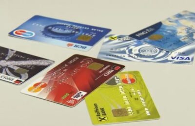 Cardurile românilor, cu capcane importante: ce faci să nu dispară banii din cont
