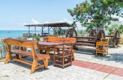Fabricarea pieselor de mobilier din lemn pentru localuri