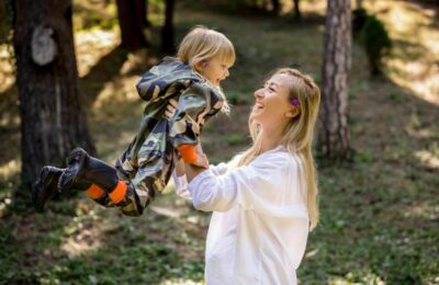 Cum să alegi mărimea potrivită atunci când cumperi haine pentru copii?