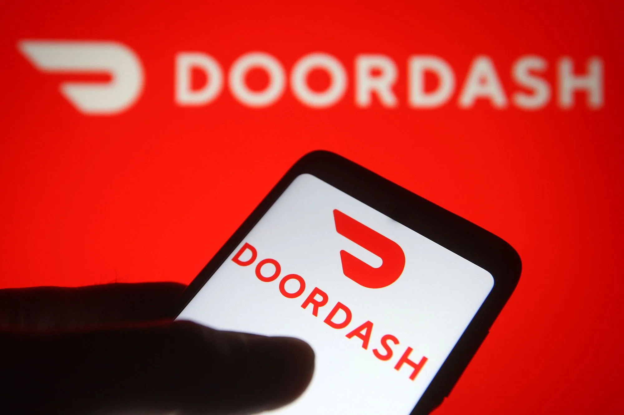 Serviciul de livrare DoorDash are o prognoză ridicată pentru acest an, chiar dacă oamenii au început să ia masa în oraș
