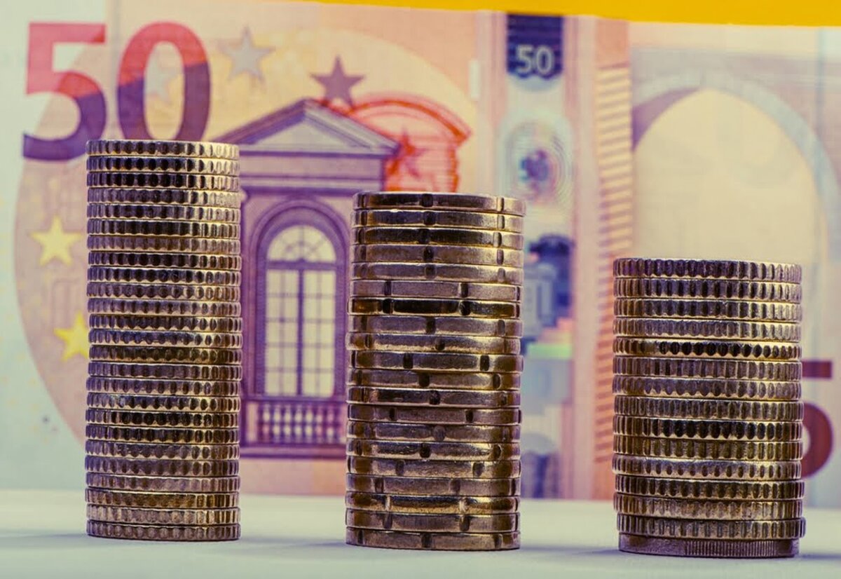 Rezervele valutare au scăzut cu peste 6%, la 35,139 miliarde de euro