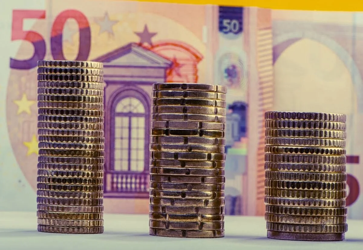 Rezervele valutare au scăzut cu peste 6%, la 35,139 miliarde de euro