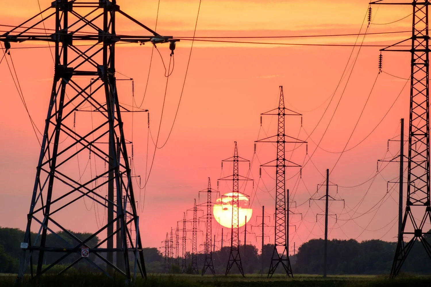 Românii se plâng de facturi uriașe la energie electrică. Secretar de stat: Cel mai ieftin MW de energie este cel pe care nu-l consumăm
