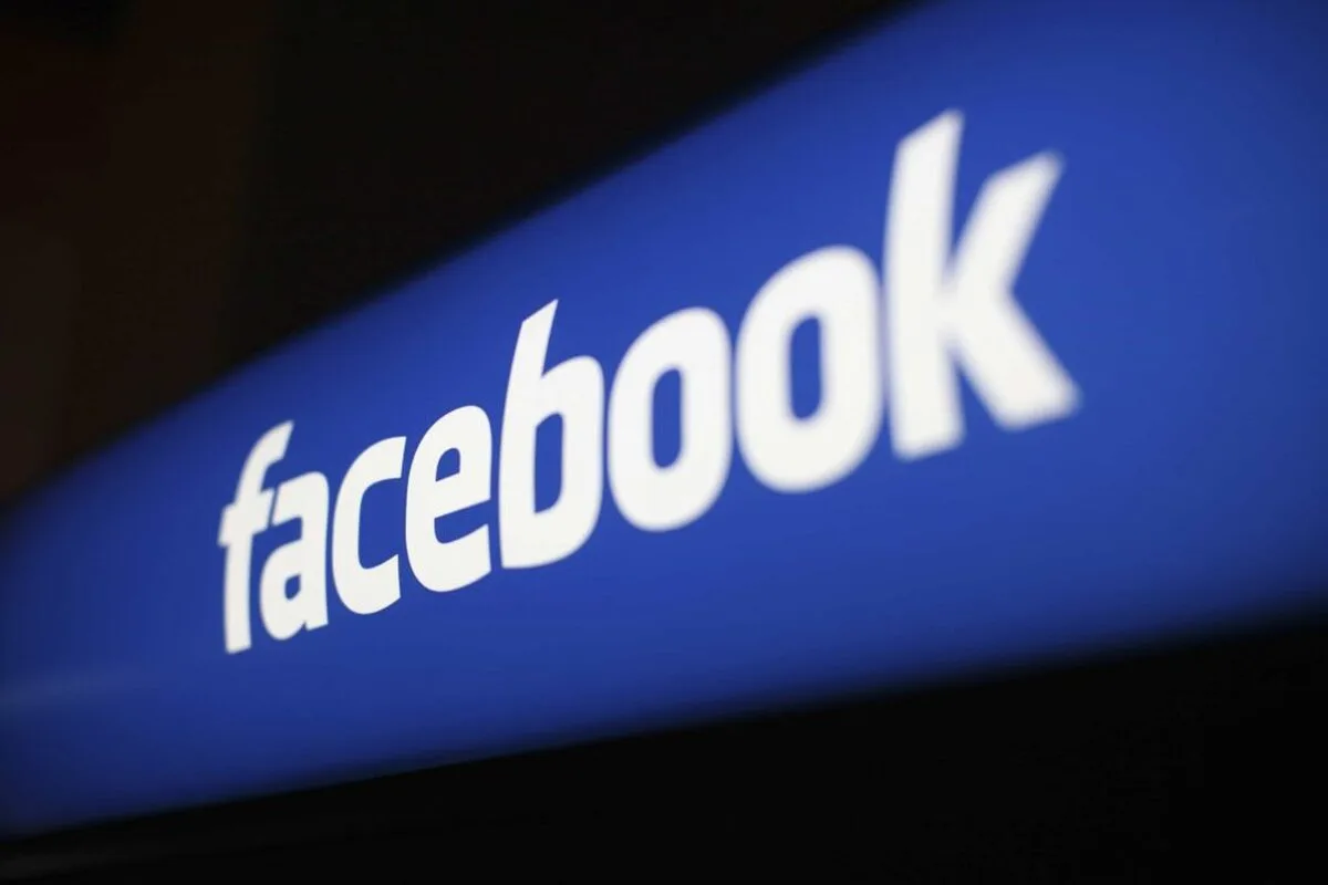 Facebook beneficiază de cheltuielile publicitare pandemice, dar Apple ar putea să-i strice distracția