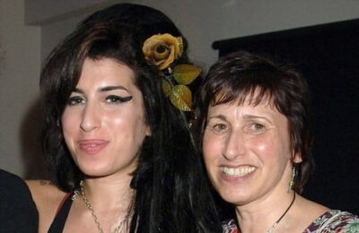 Janis, mama lui Amy Winehouse, realizează un documentar „pentru a salva amintirile cu fiica ei de teama sclerozei”