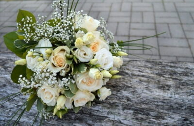 Te pregatesti de nunta? Afla de la o florarie online ce semnifica buchetul de mireasa!