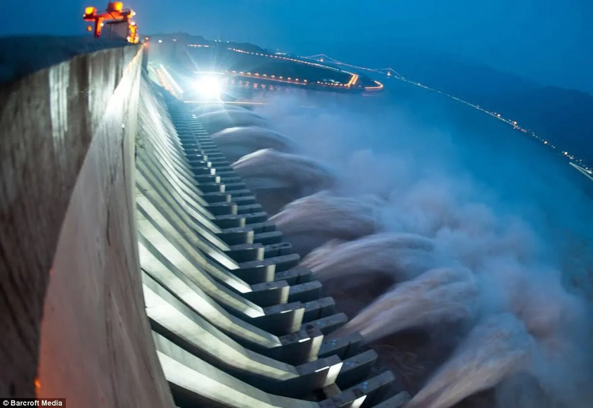 Producătorii de energie hidro vor intra în faliment din cauza taxelor percepute de Apele Române
