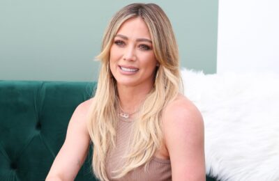 Hilary Duff împărtășește o fotografie adorabilă a fiicei sale Mae, sărbătorind prima ei săptămână de viață: „Te iubim mult”