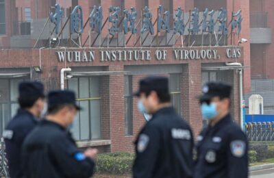 Cercetările efectuate în Wuhan nu schimbă radical informaţiile despre pandemie iar scăparea virusului din laborator, ”extrem de improbabilă”