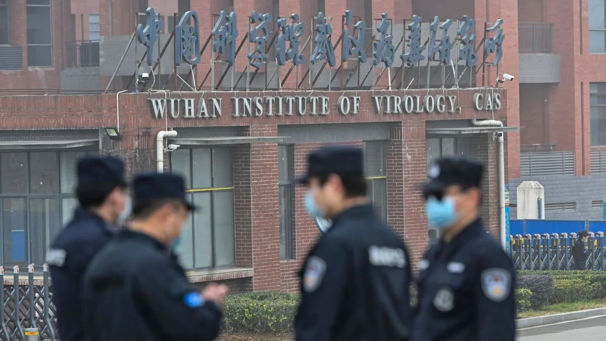Cercetările efectuate în Wuhan nu schimbă radical informaţiile despre pandemie iar scăparea virusului din laborator, ”extrem de improbabilă”