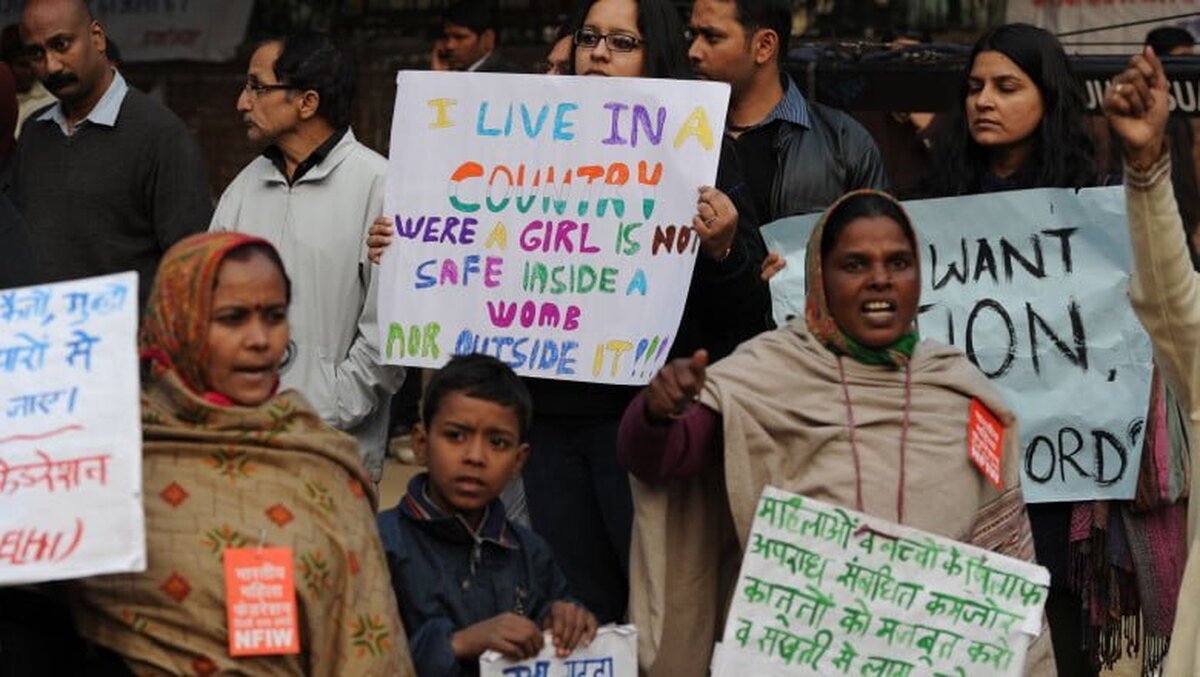 Decizie anulată în India. Un bărbat fusese achitat de agresarea sexuală a unei fete pentru că „nu a existat contact piele pe piele”