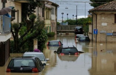 Un puternic ciclon a lovit sudul Italiei. Doi oameni au murit, străzile și piețele din Catania sunt pline de apă